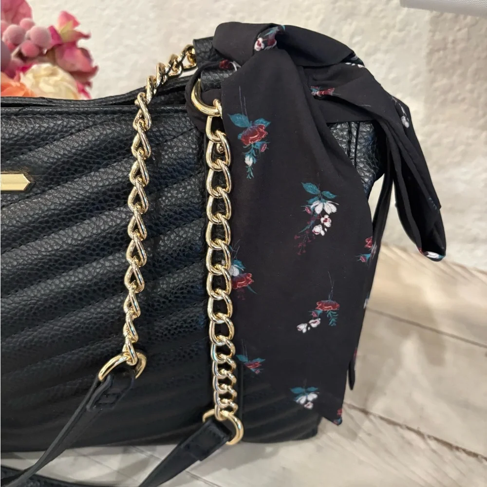 Steve Madden Black Quilted Shoulder Bag with Gold Chain Straps - Picture 2 of 10